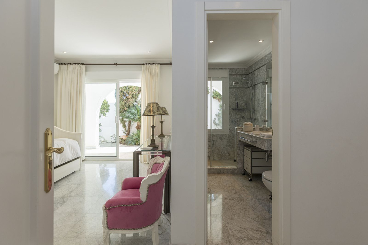 5 Bed Townhouse for sale in Los Monteros Costa Del Sol, Málaga, Spain