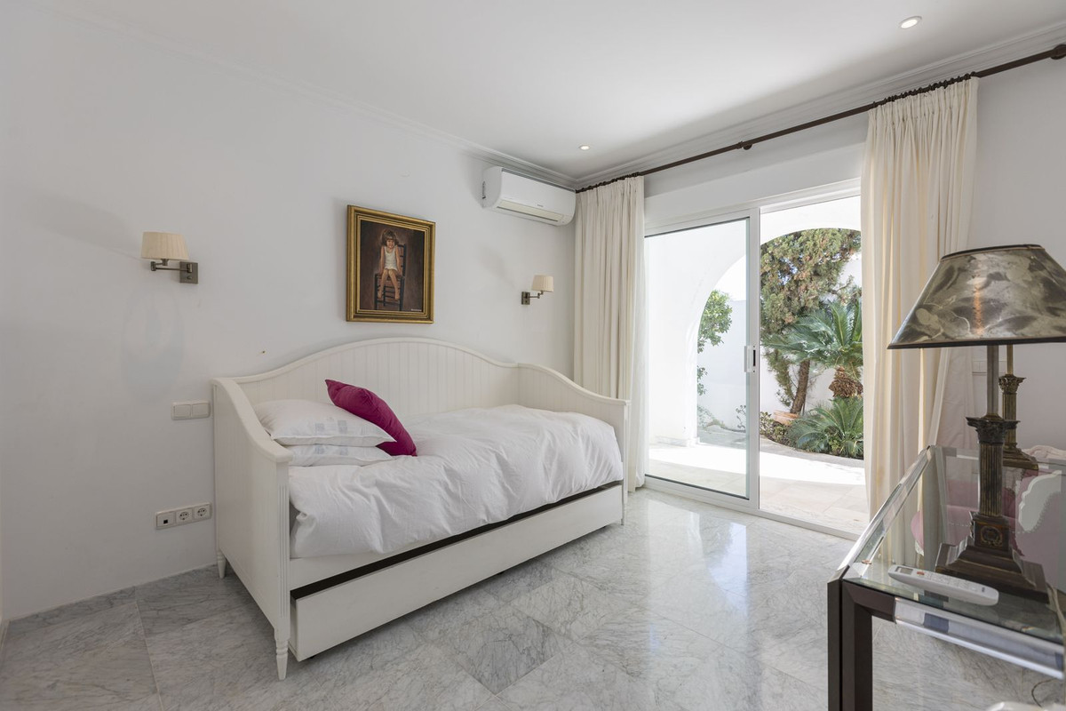 5 Bed Townhouse for sale in Los Monteros Costa Del Sol, Málaga, Spain