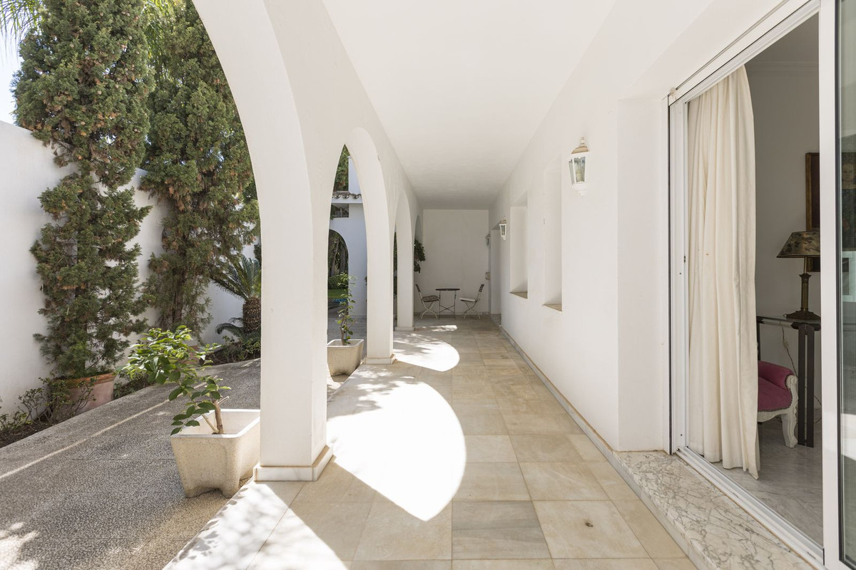 5 Bed Townhouse for sale in Los Monteros Costa Del Sol, Málaga, Spain