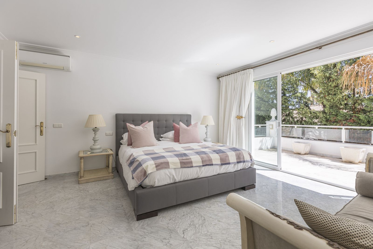 5 Bed Townhouse for sale in Los Monteros Costa Del Sol, Málaga, Spain