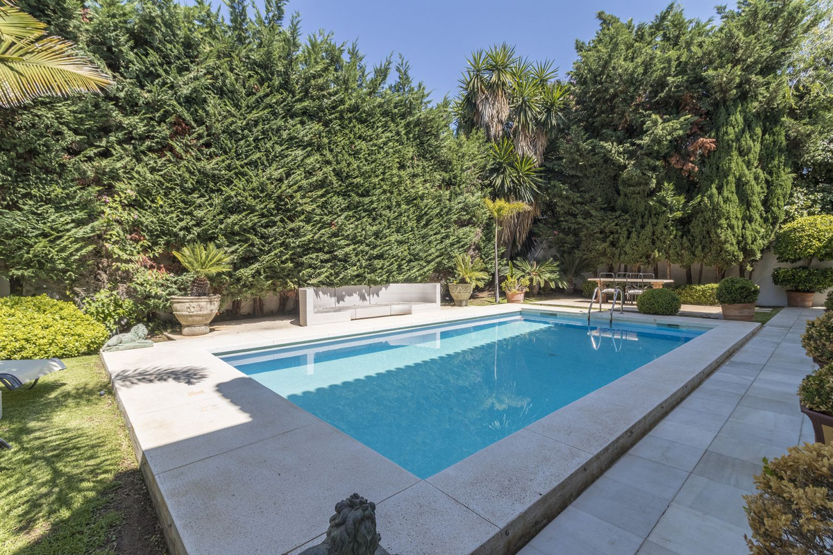 5 Bed Townhouse for sale in Los Monteros Costa Del Sol, Málaga, Spain
