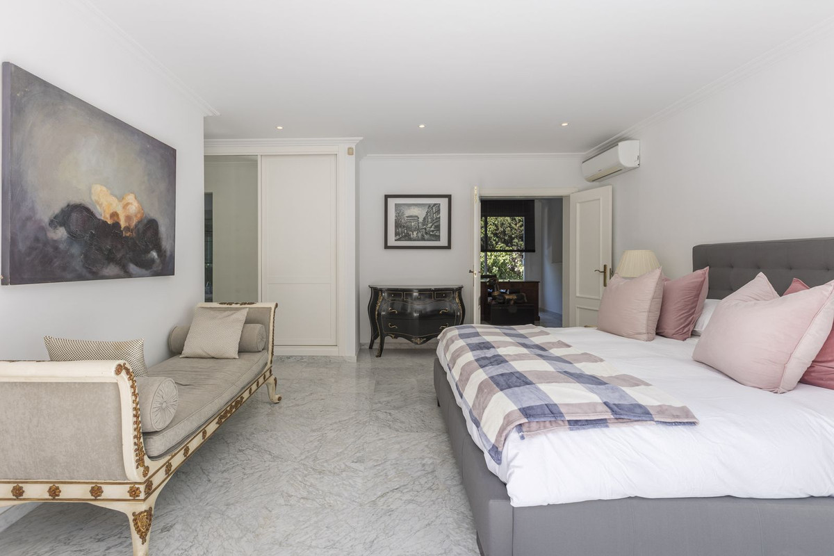 5 Bed Townhouse for sale in Los Monteros Costa Del Sol, Málaga, Spain