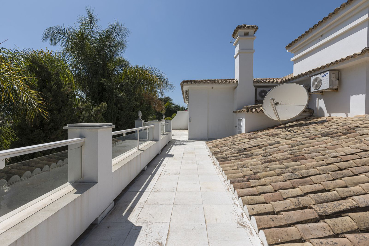 5 Bed Townhouse for sale in Los Monteros Costa Del Sol, Málaga, Spain