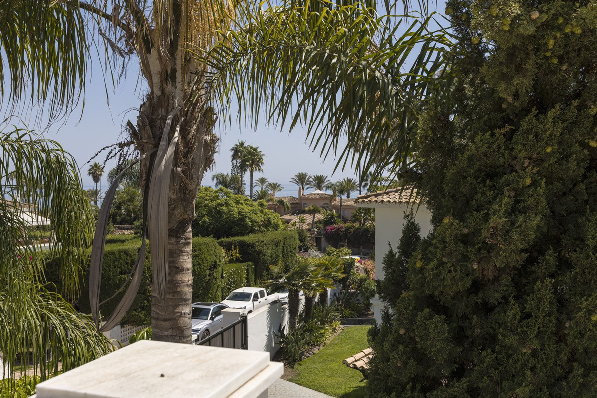 5 Bed Townhouse for sale in Los Monteros Costa Del Sol, Málaga, Spain