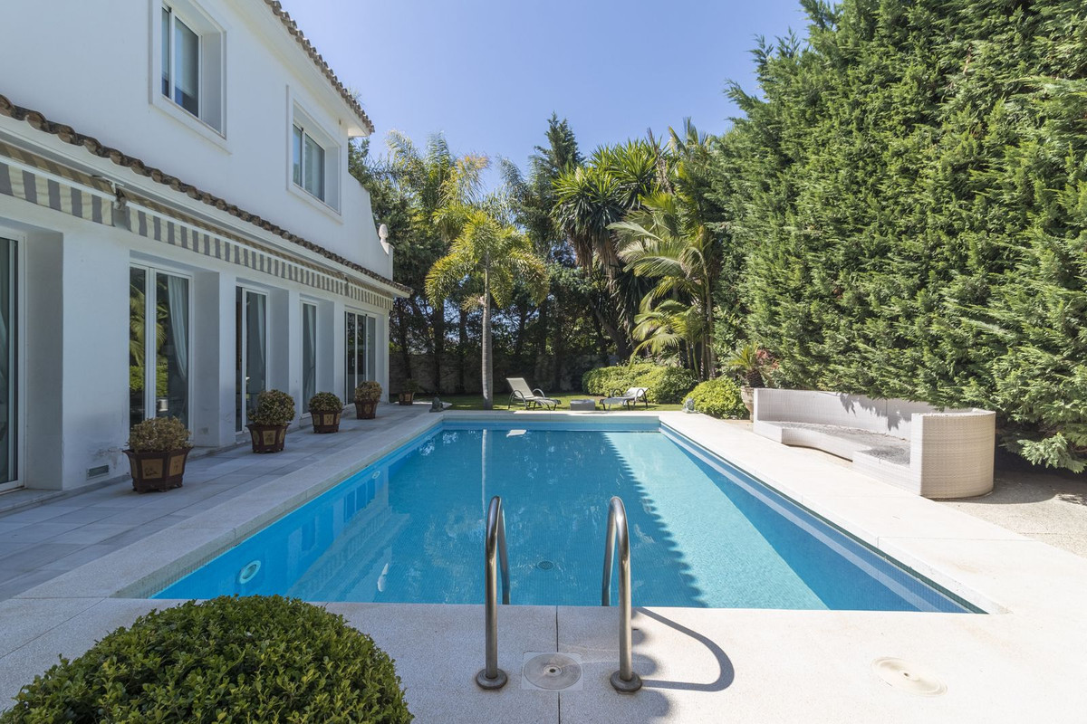 5 Bed Townhouse for sale in Los Monteros Costa Del Sol, Málaga, Spain