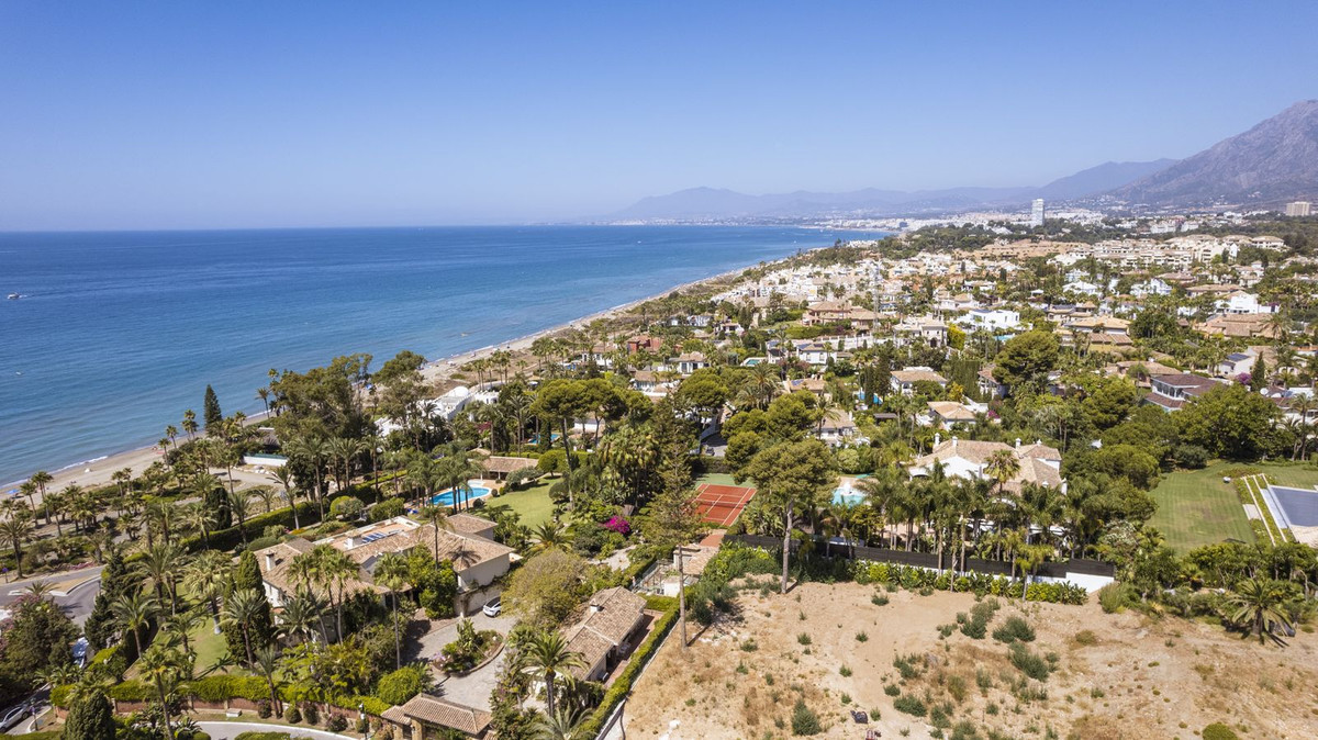 5 Bed Townhouse for sale in Los Monteros Costa Del Sol, Málaga, Spain