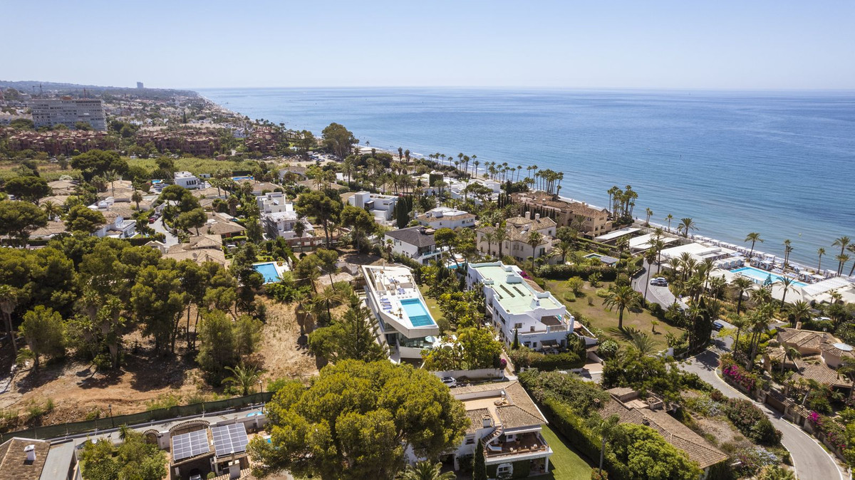 5 Bed Townhouse for sale in Los Monteros Costa Del Sol, Málaga, Spain