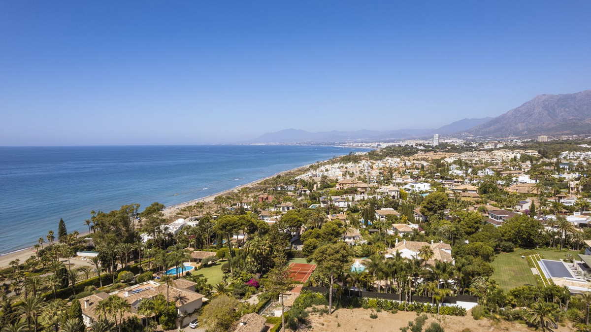 5 Bed Townhouse for sale in Los Monteros Costa Del Sol, Málaga, Spain