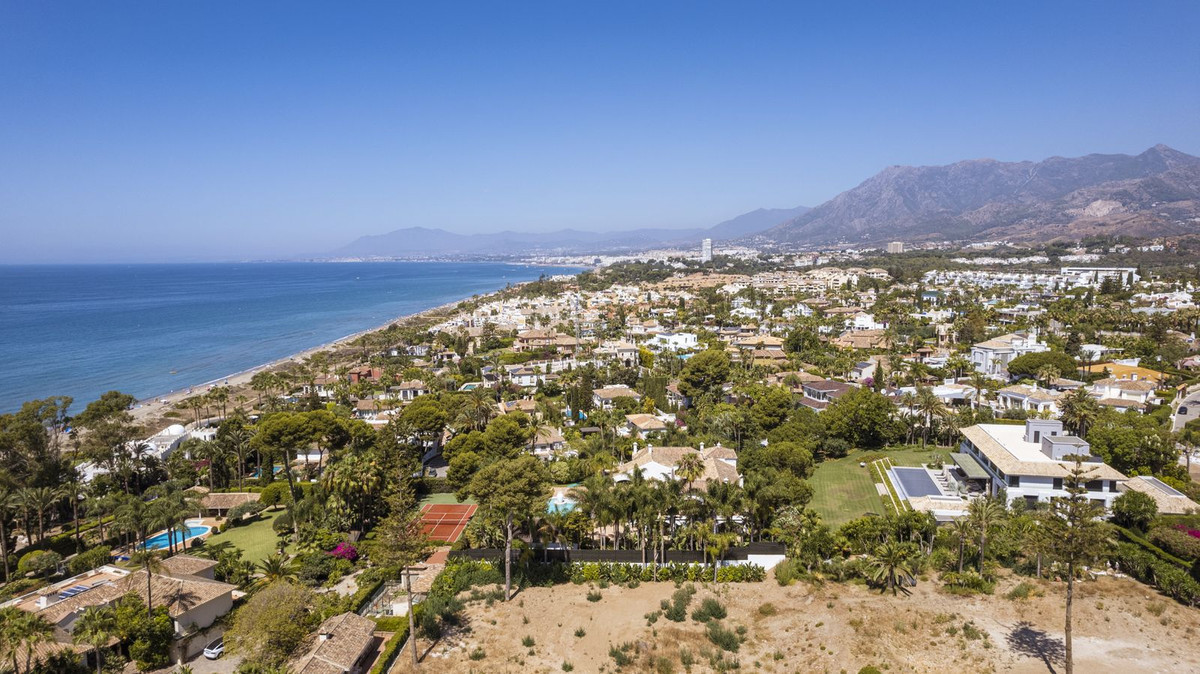 5 Bed Townhouse for sale in Los Monteros Costa Del Sol, Málaga, Spain