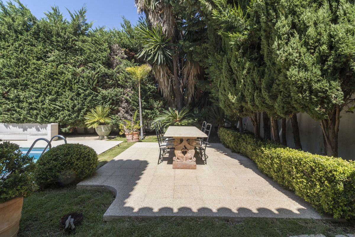 5 Bed Townhouse for sale in Los Monteros Costa Del Sol, Málaga, Spain