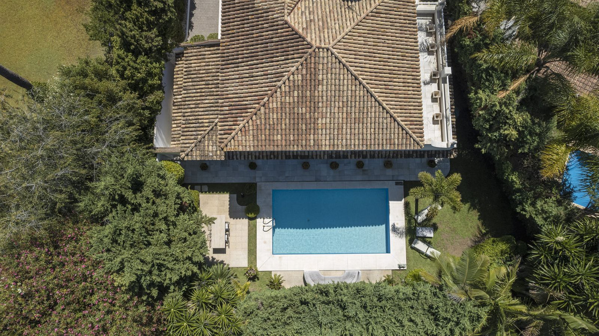 5 Bed Townhouse for sale in Los Monteros Costa Del Sol, Málaga, Spain