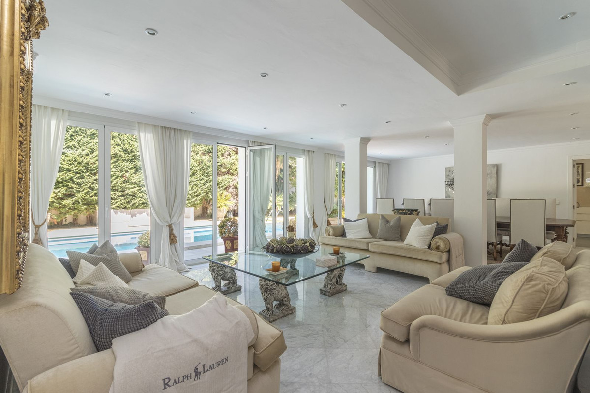 5 Bed Townhouse for sale in Los Monteros Costa Del Sol, Málaga, Spain