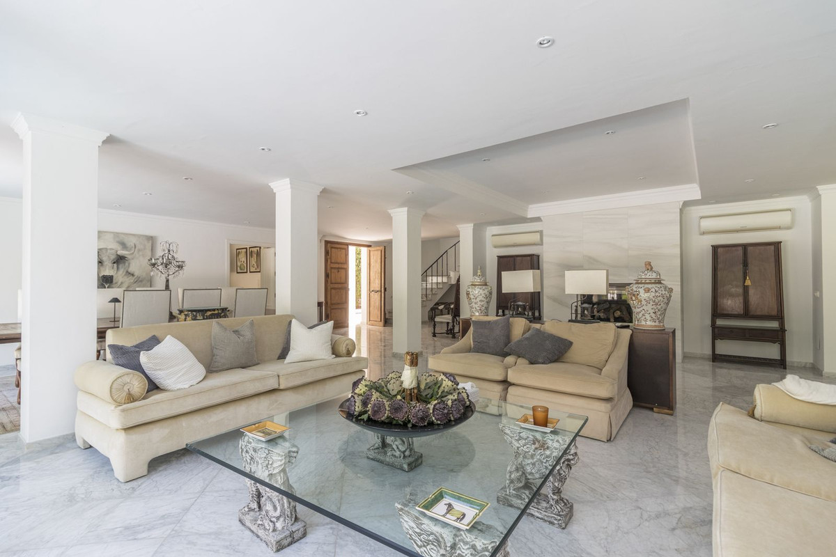 5 Bed Townhouse for sale in Los Monteros Costa Del Sol, Málaga, Spain
