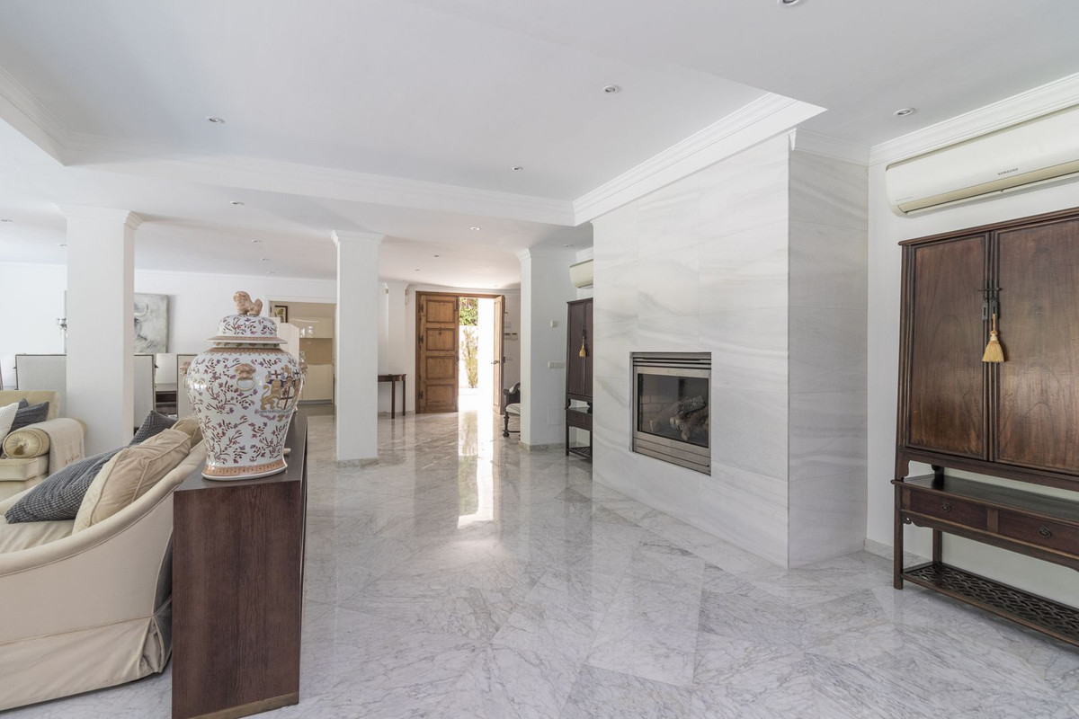5 Bed Townhouse for sale in Los Monteros Costa Del Sol, Málaga, Spain