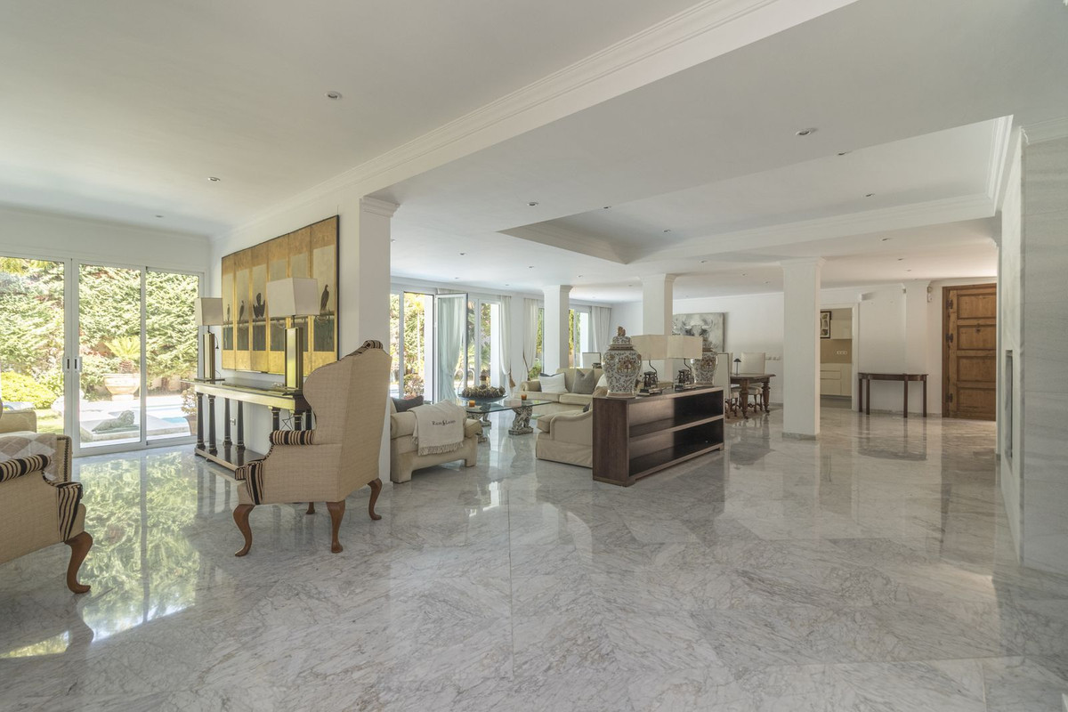 5 Bed Townhouse for sale in Los Monteros Costa Del Sol, Málaga, Spain