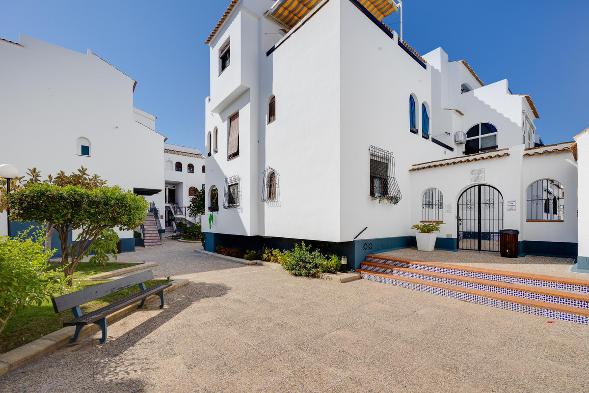 Se vende Bungalow de 2 dormitorios en Costa Blanca, Alicante, España