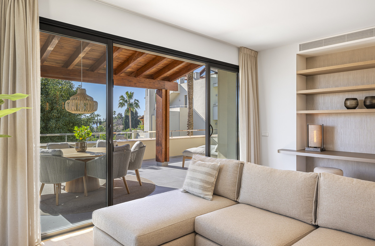 3 Bed Apartment for sale in The Golden Mile Costa Del Sol, Málaga, Spain