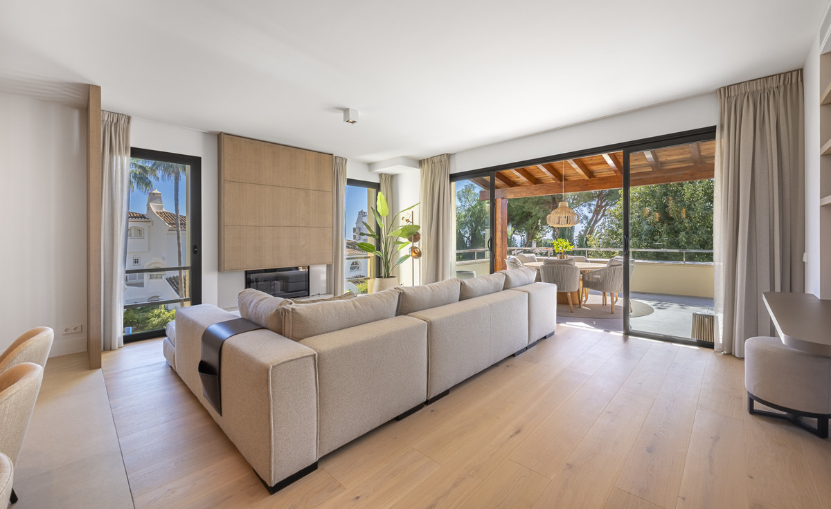 3 Bed Apartment for sale in The Golden Mile Costa Del Sol, Málaga, Spain