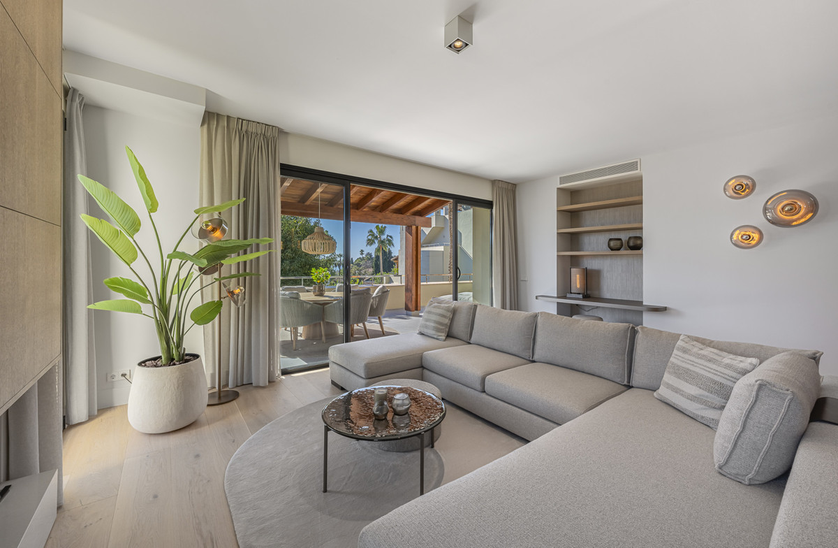 3 Bed Apartment for sale in The Golden Mile Costa Del Sol, Málaga, Spain