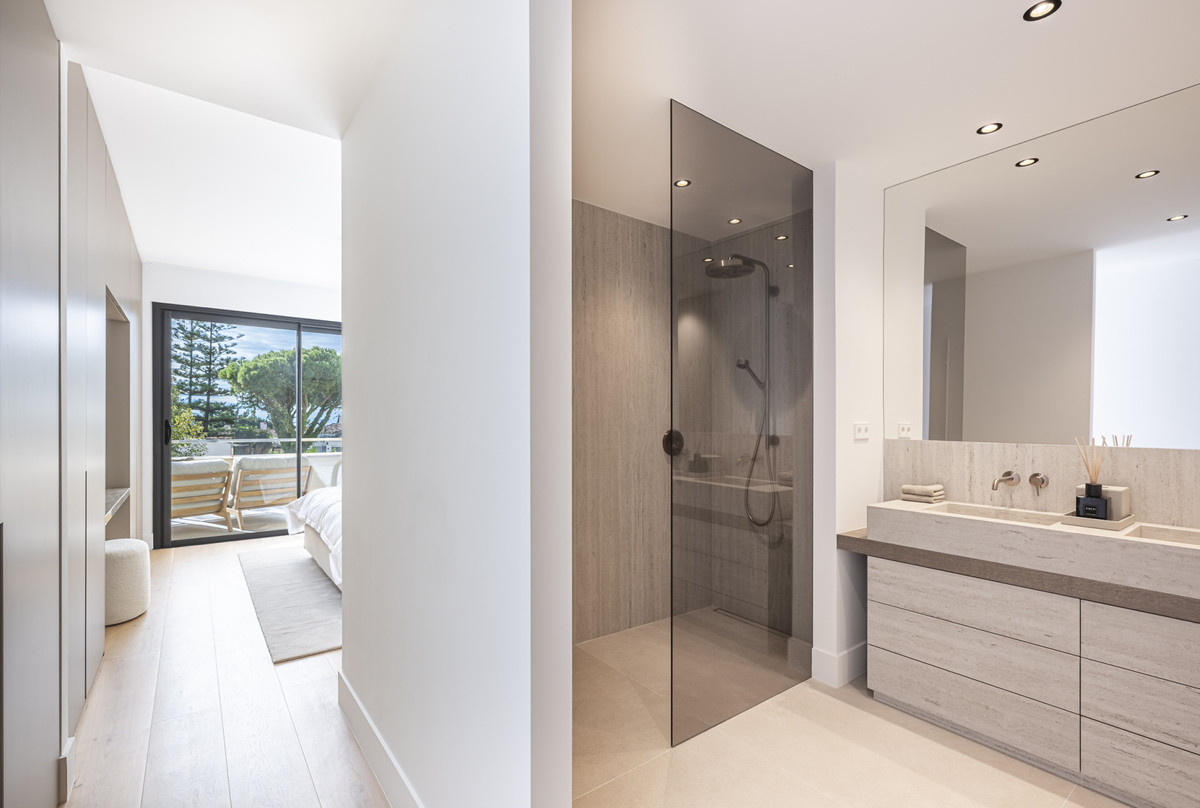 3 Bed Apartment for sale in The Golden Mile Costa Del Sol, Málaga, Spain