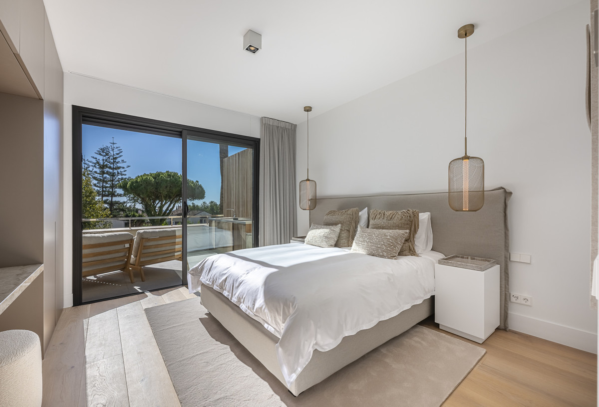 3 Bed Apartment for sale in The Golden Mile Costa Del Sol, Málaga, Spain