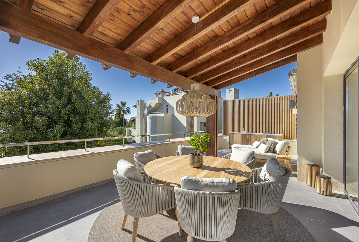 3 Bed Apartment for sale in The Golden Mile Costa Del Sol, Málaga, Spain