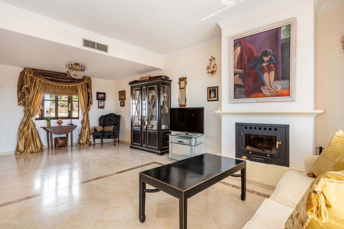 3 Bed Apartment for sale in Benahavís Costa Del Sol, Málaga, Spain