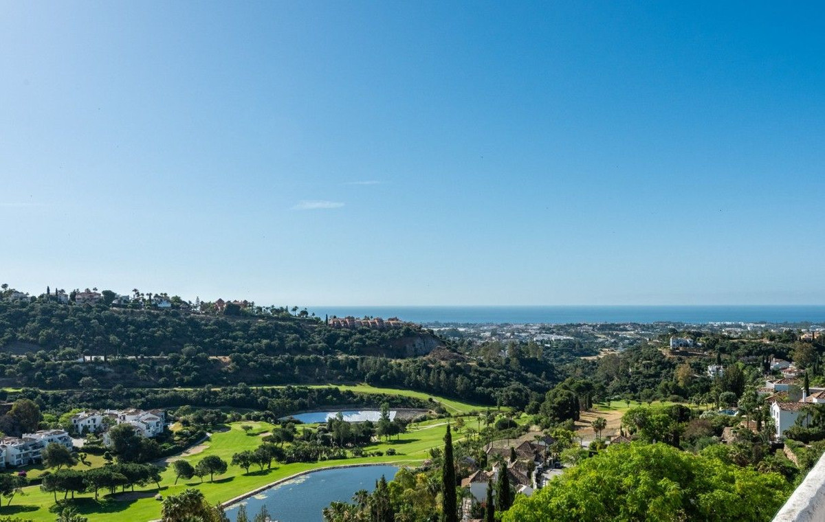 3 Bed Apartment for sale in Benahavís Costa Del Sol, Málaga, Spain