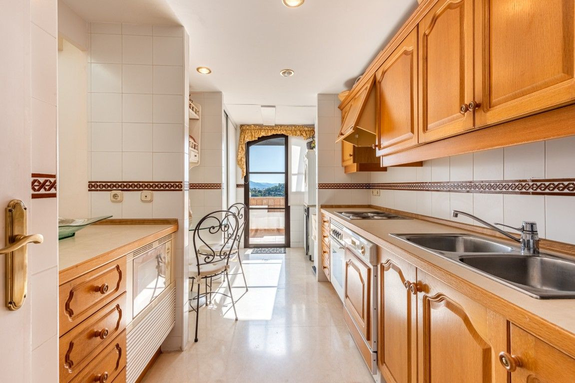 3 Bed Apartment for sale in Benahavís Costa Del Sol, Málaga, Spain