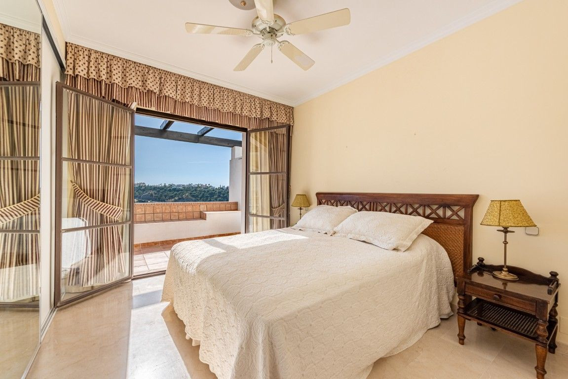 3 Bed Apartment for sale in Benahavís Costa Del Sol, Málaga, Spain