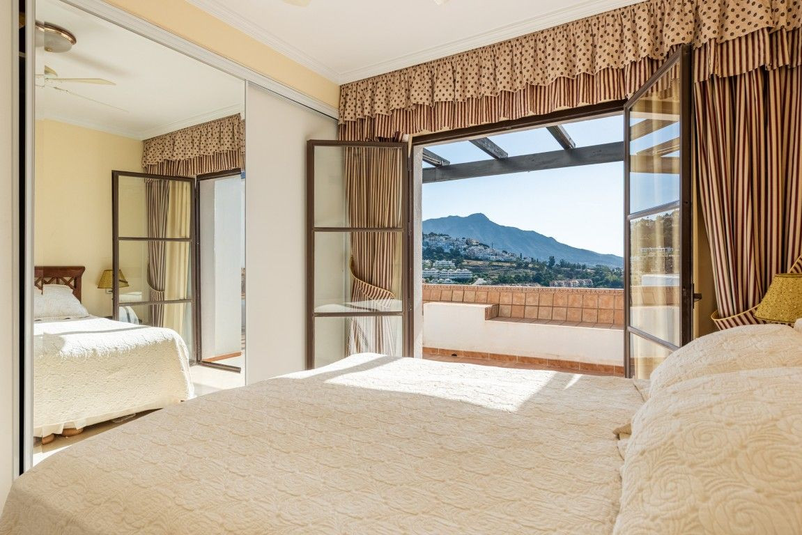3 Bed Apartment for sale in Benahavís Costa Del Sol, Málaga, Spain