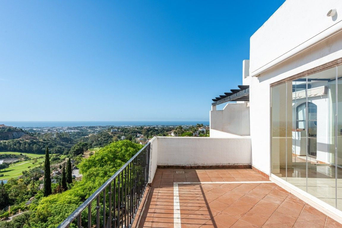 3 Bed Apartment for sale in Benahavís Costa Del Sol, Málaga, Spain