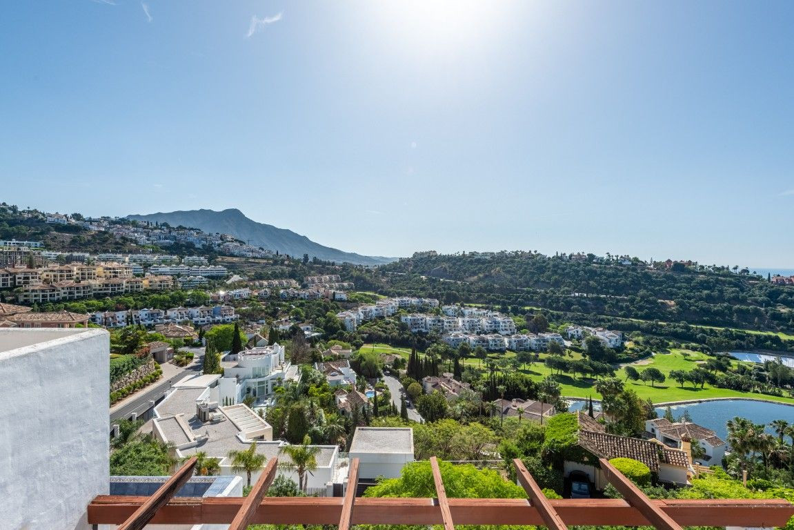 3 Bed Apartment for sale in Benahavís Costa Del Sol, Málaga, Spain