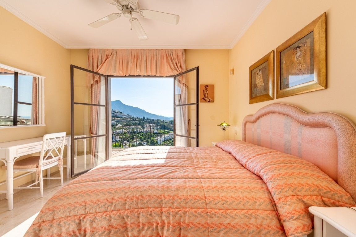 3 Bed Apartment for sale in Benahavís Costa Del Sol, Málaga, Spain