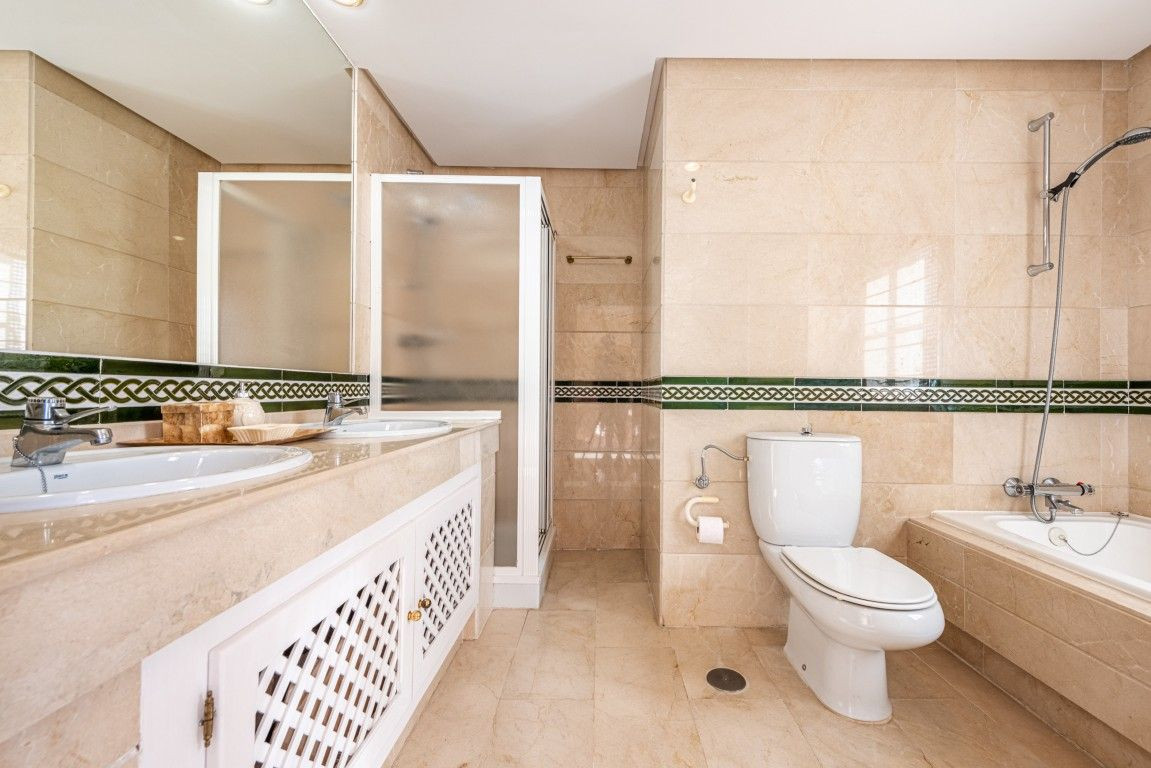 3 Bed Apartment for sale in Benahavís Costa Del Sol, Málaga, Spain