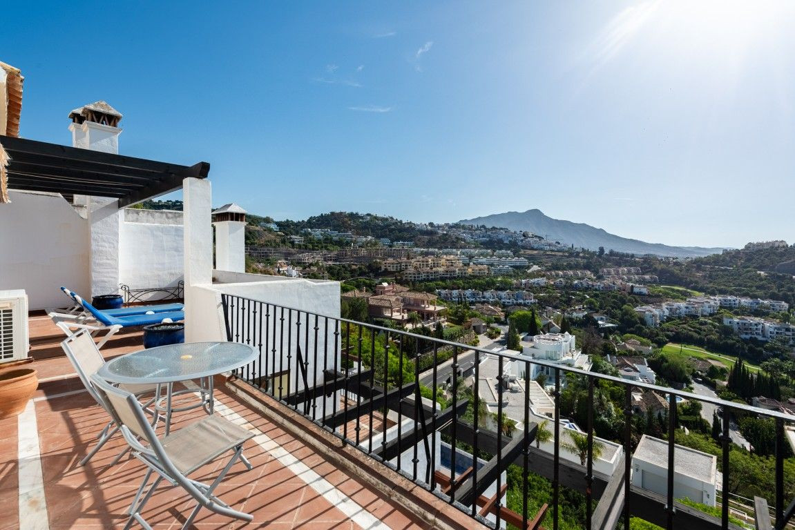 3 Bed Apartment for sale in Benahavís Costa Del Sol, Málaga, Spain