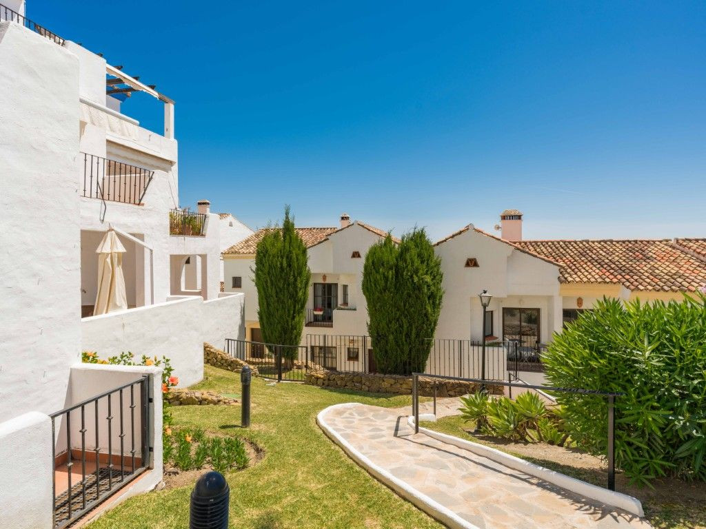 3 Bed Apartment for sale in Benahavís Costa Del Sol, Málaga, Spain