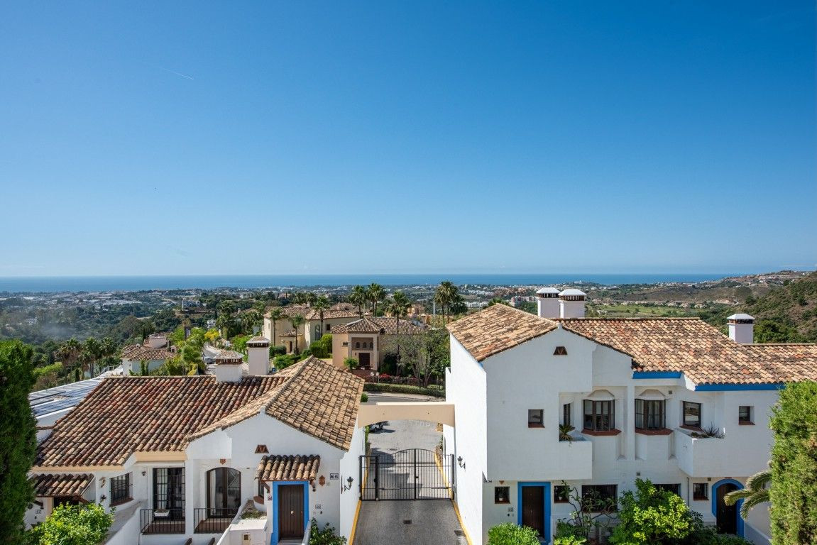 3 Bed Apartment for sale in Benahavís Costa Del Sol, Málaga, Spain