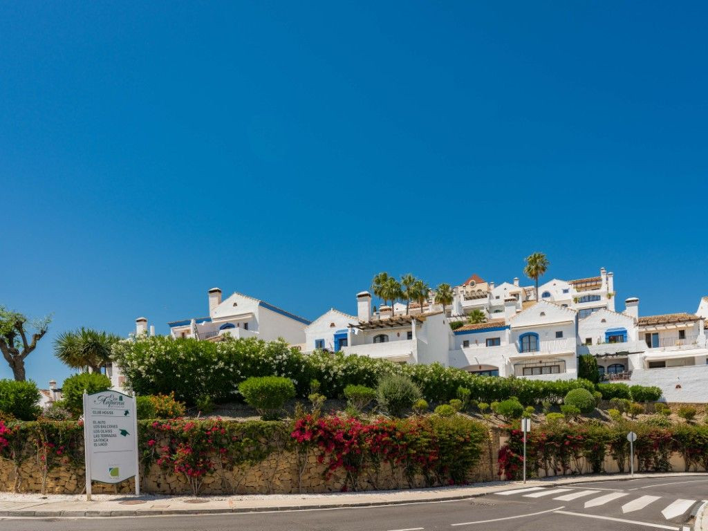 3 Bed Apartment for sale in Benahavís Costa Del Sol, Málaga, Spain