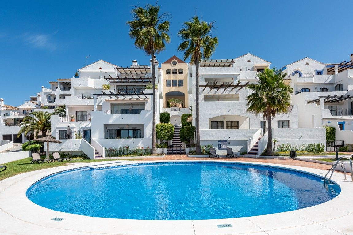 3 Bed Apartment for sale in Benahavís Costa Del Sol, Málaga, Spain