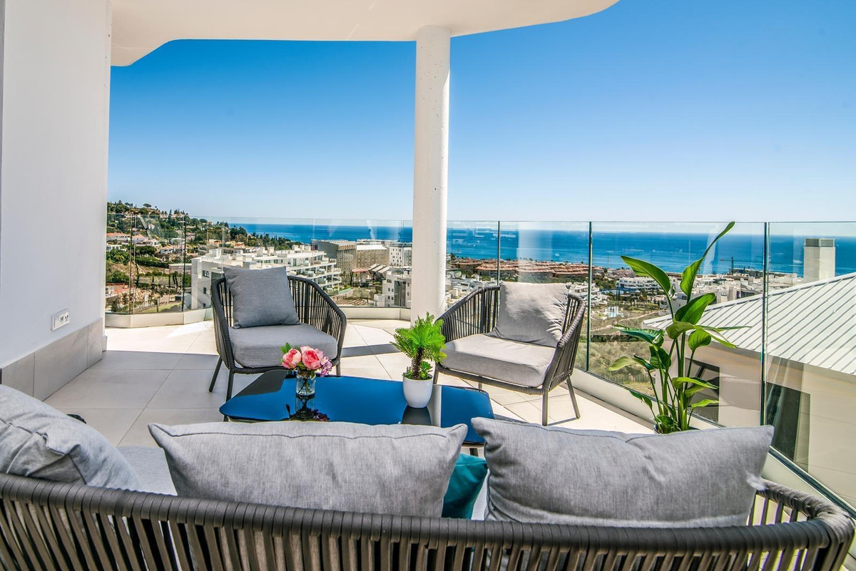 3 Bed Apartment for sale in Fuengirola Costa Del Sol, Málaga, Spain