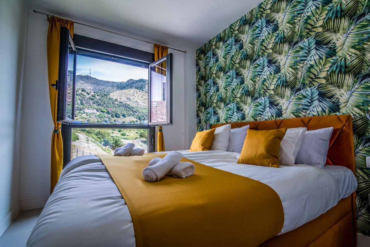 3 Bed Apartment for sale in Fuengirola Costa Del Sol, Málaga, Spain