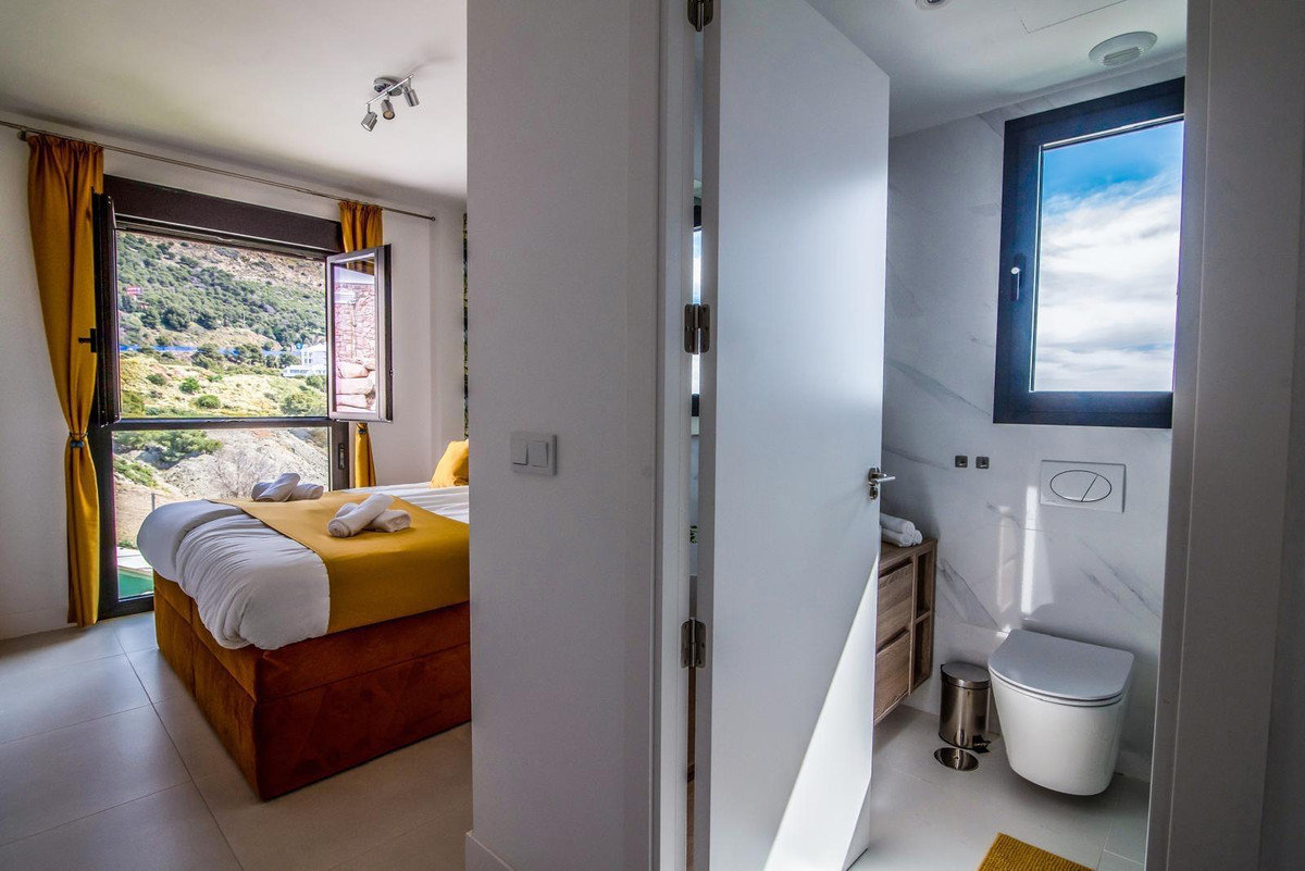 3 Bed Apartment for sale in Fuengirola Costa Del Sol, Málaga, Spain