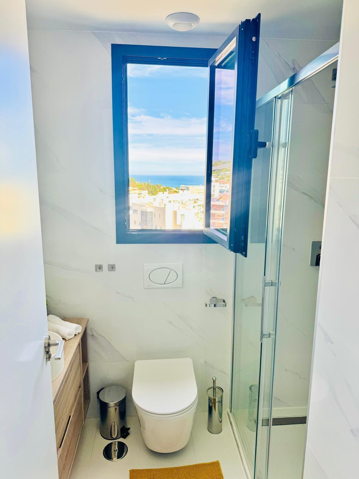 3 Bed Apartment for sale in Fuengirola Costa Del Sol, Málaga, Spain