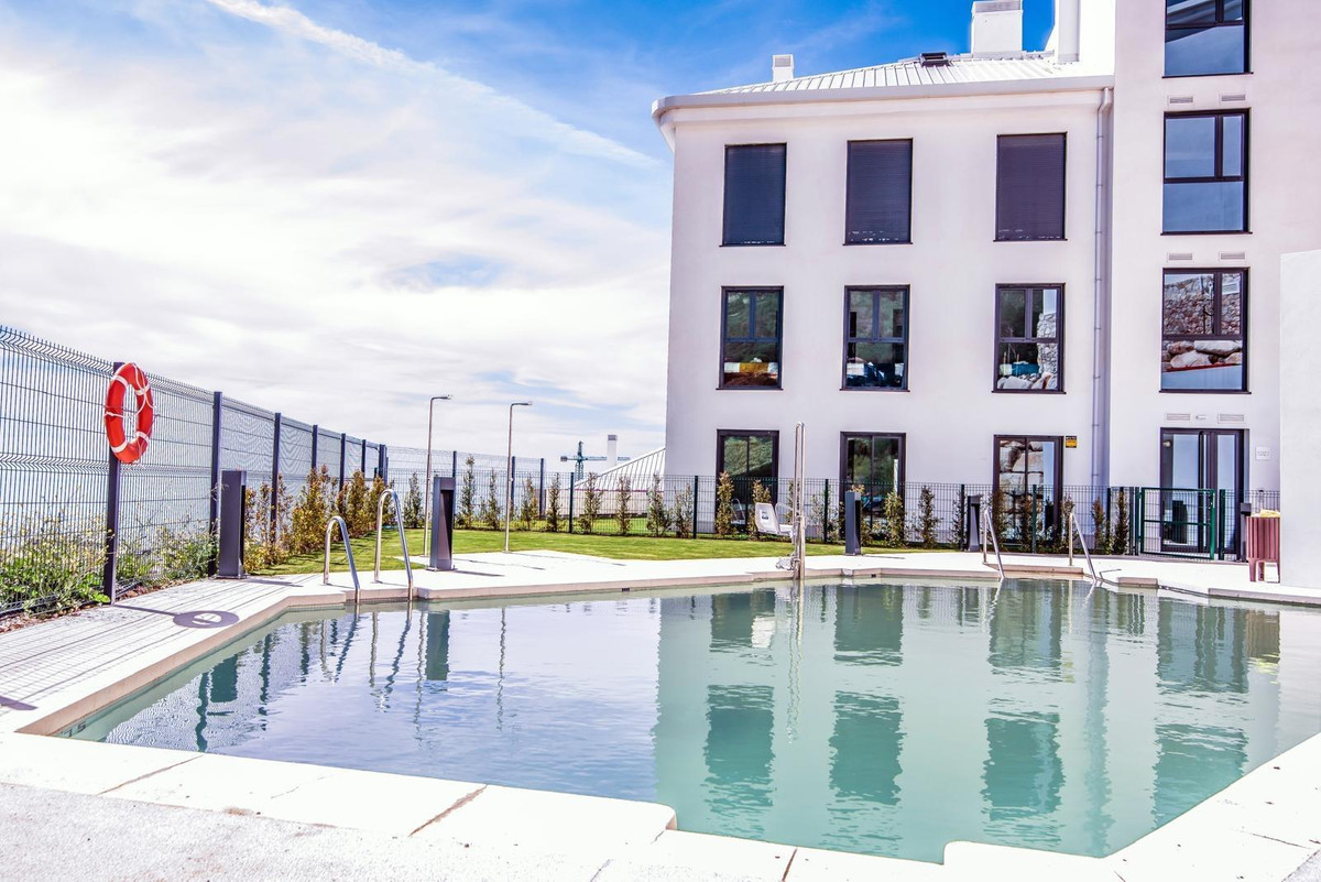 3 Bed Apartment for sale in Fuengirola Costa Del Sol, Málaga, Spain