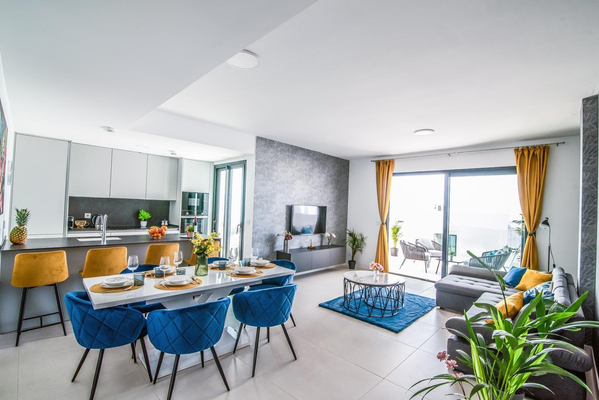 3 Bed Apartment for sale in Fuengirola Costa Del Sol, Málaga, Spain