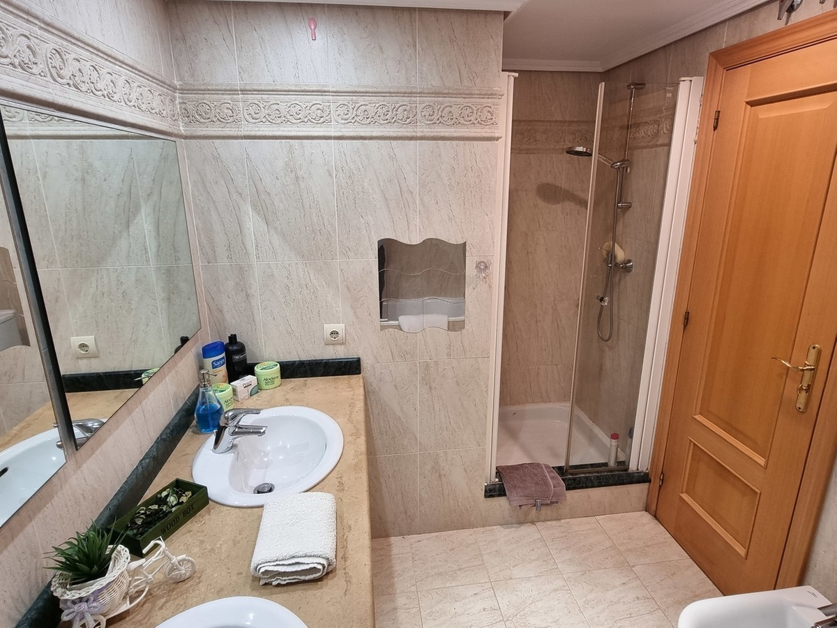 Se vende Apartamento en Planta Última de 2 dormitorios en Costa Del Sol, Málaga, España