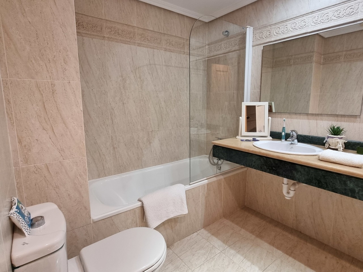 Se vende Apartamento en Planta Última de 2 dormitorios en Costa Del Sol, Málaga, España