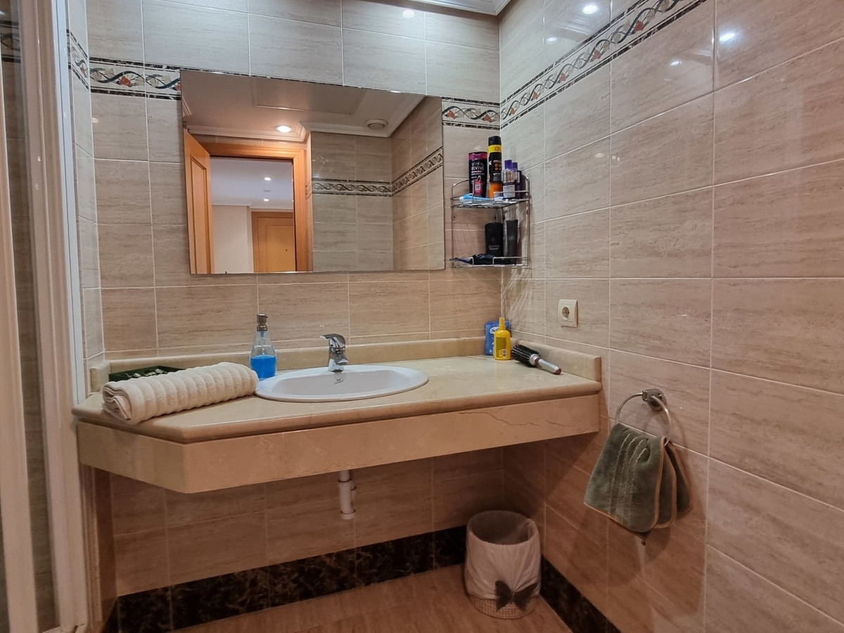 Se vende Apartamento en Planta Última de 2 dormitorios en Costa Del Sol, Málaga, España