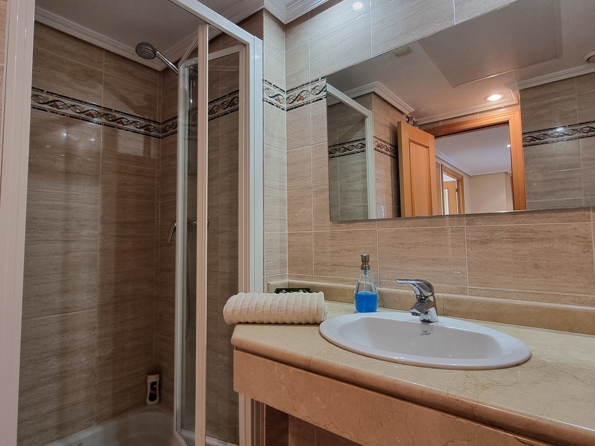 Se vende Apartamento en Planta Última de 2 dormitorios en Costa Del Sol, Málaga, España